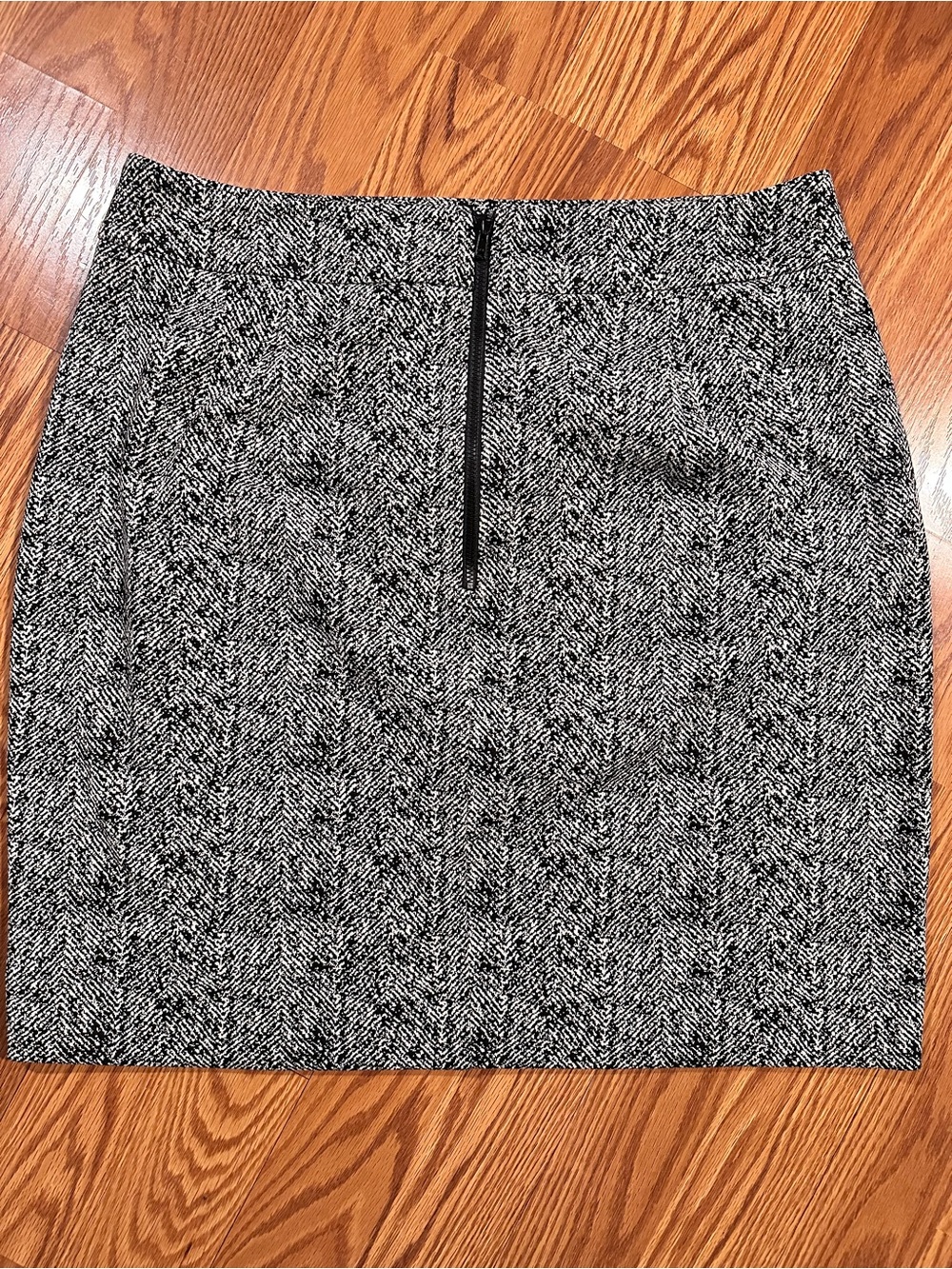 CAbi Agent Black and White Herringbone Pencil Skirt size 14 - Picture 8 of 9